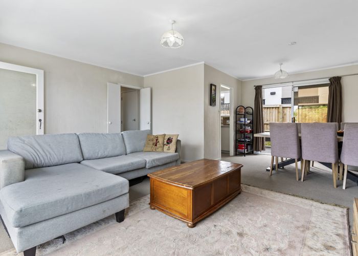  at 1/11 Talavera Place, Te Atatu South, Auckland