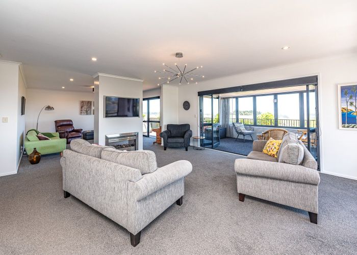 at 12 Windsor Terrace, Durie Hill, Whanganui