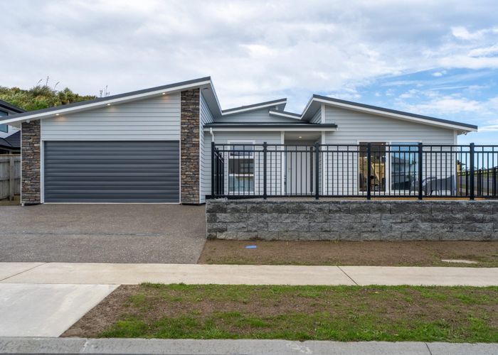  at 83 Queen Charlotte Drive, Aotea, Porirua, Wellington