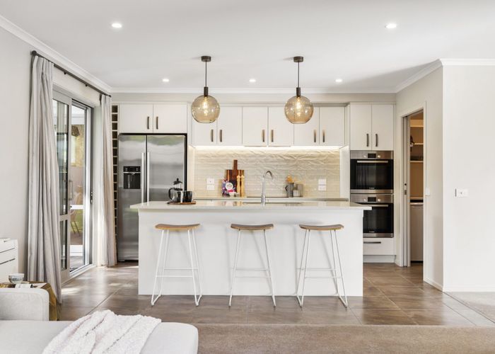  at 8 Bateson Way, Heretaunga, Upper Hutt