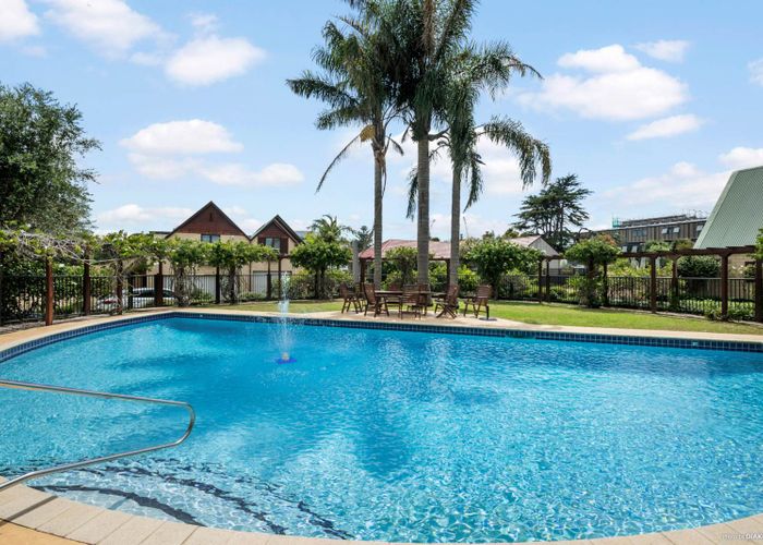  at 11/52 Taharoto Road, Takapuna, Auckland