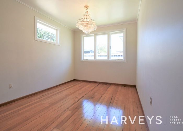  at 20 Amberley Avenue, Te Atatu South, Waitakere City, Auckland