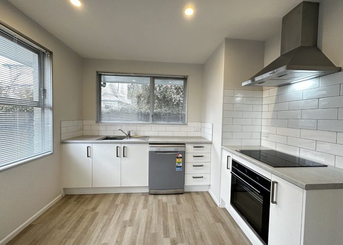  at 2/4 Grove Road, Addington, Christchurch City, Canterbury