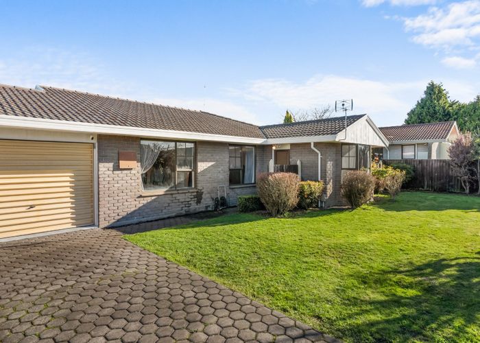  at 2/136 Middlepark Road, Sockburn, Christchurch
