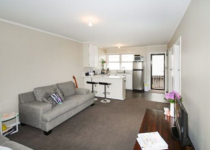  at 2/143 Point Chevalier Road, Point Chevalier, Auckland City, Auckland