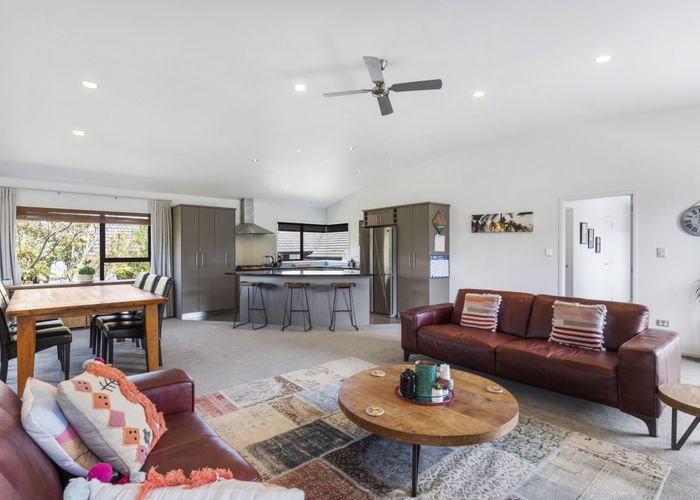  at 42 Columbia Crescent, Beachlands, Auckland