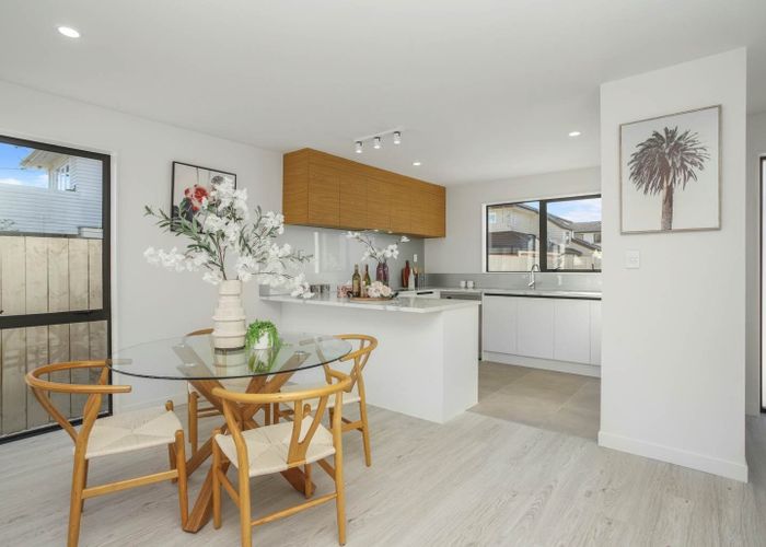  at 2/10 Alan Avenue, Henderson, Waitakere City, Auckland