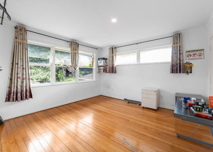  at 31 Kingdale Road, Henderson, Waitakere City, Auckland