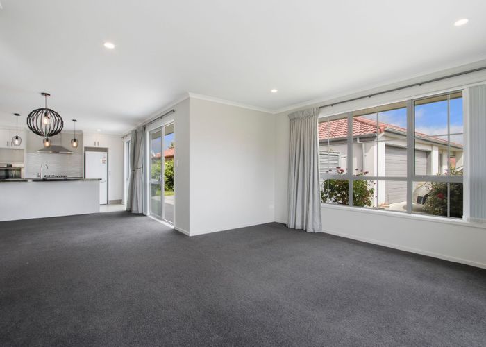  at 6 Muirfield Crescent, Katikati