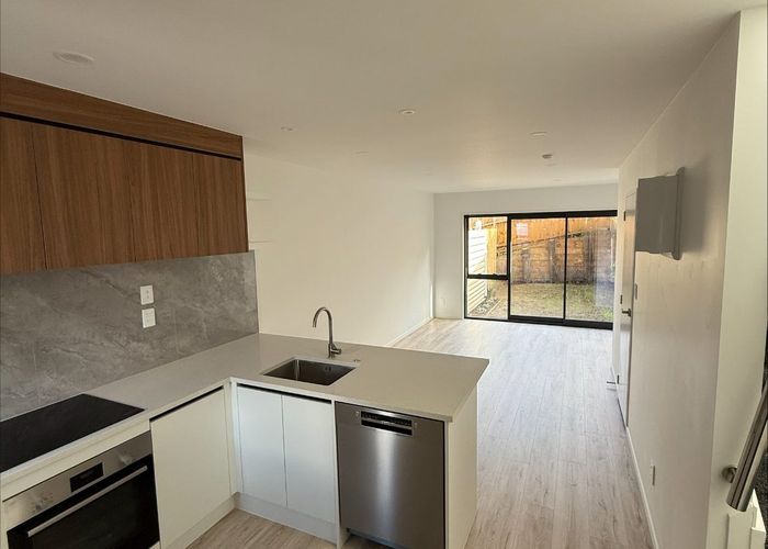  at 16 Reynella Drive, Massey, Waitakere City, Auckland