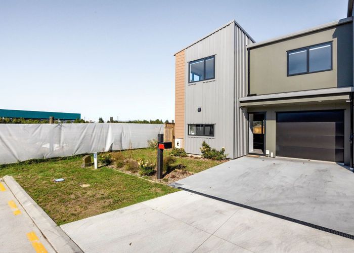  at 15 Jacks Landing Drive, Hamilton Lake, Hamilton