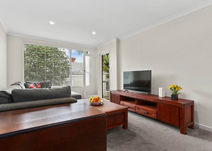  at 10/2 Fairview Road, Mount Eden, Auckland City, Auckland