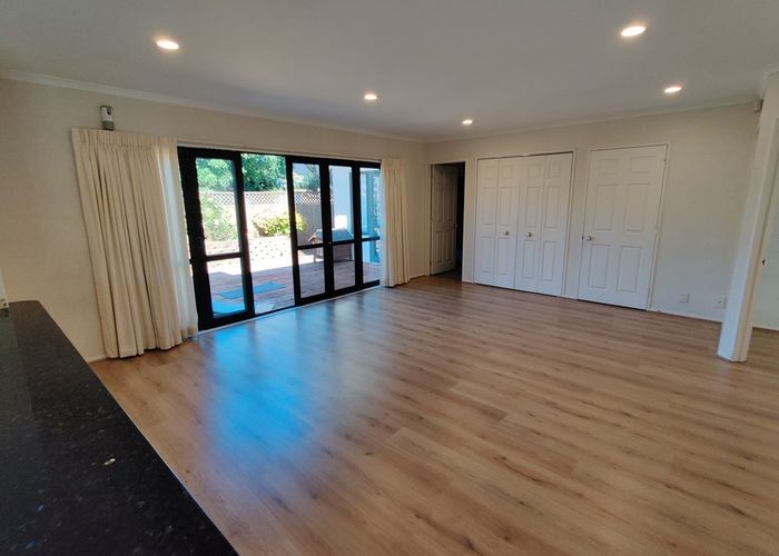  at 8 Hattaway Avenue, Bucklands Beach, Auckland