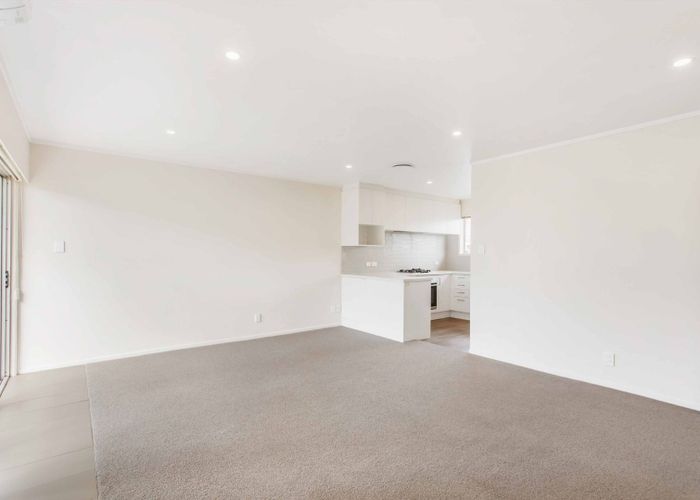  at 2/5 Sylvan Crescent, Te Atatu South, Waitakere City, Auckland