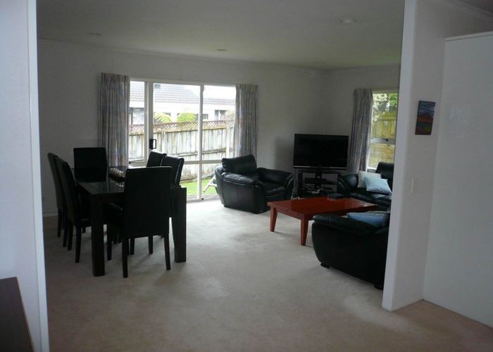  at 2/7 West Fairway, Golflands, Manukau City, Auckland