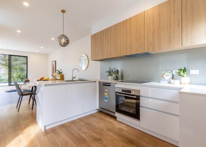  at 18/26 Springvale Drive, Fairview Heights, North Shore City, Auckland