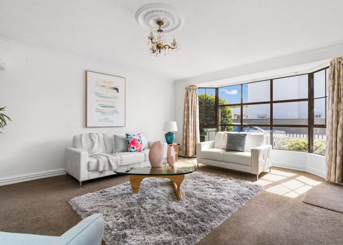  at 2/11 Office Road, Merivale, Christchurch City, Canterbury