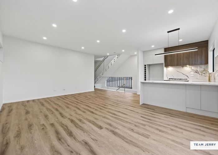  at 27 Jandell Crescent, Bucklands Beach, Manukau City, Auckland