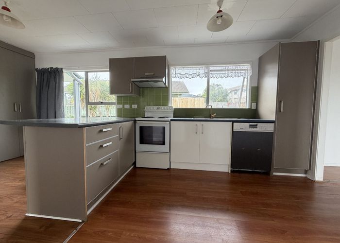  at 46 Meadowood Drive, Unsworth Heights, North Shore City, Auckland