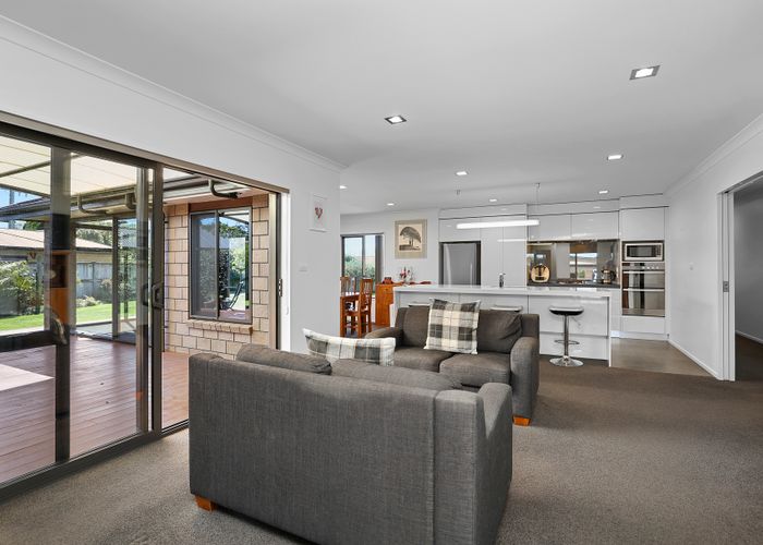  at 8 Settlers Close, Whalers Gate, New Plymouth