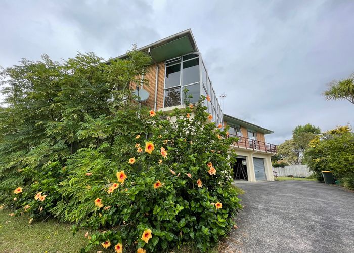  at 5 Miltonia Avenue, Te Atatu South, Waitakere City, Auckland