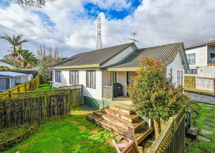  at 3 Leven Lane, Totara Heights, Manukau City, Auckland