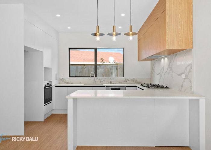  at 2/18 Domain Road, Weymouth, Manukau City, Auckland
