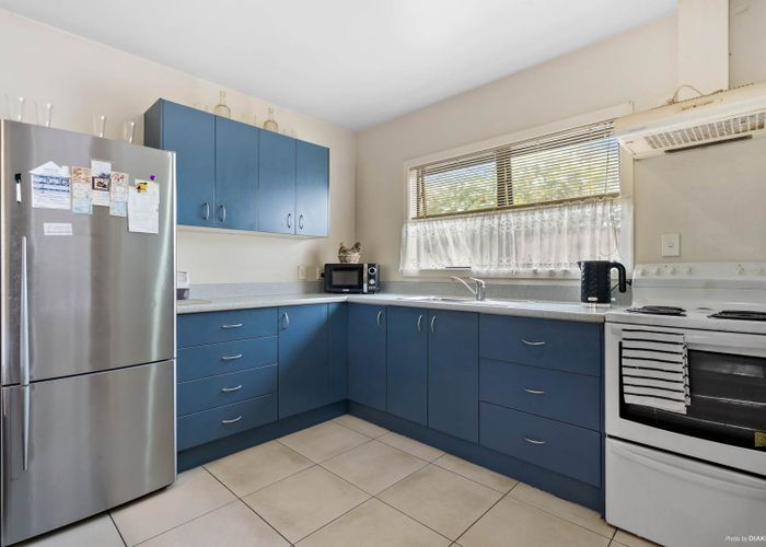  at 8/11 Lawford Place, Mangere, Auckland