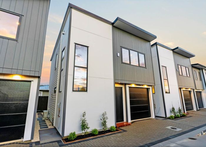  at 126D Chivalry Road, Glenfield, North Shore City, Auckland