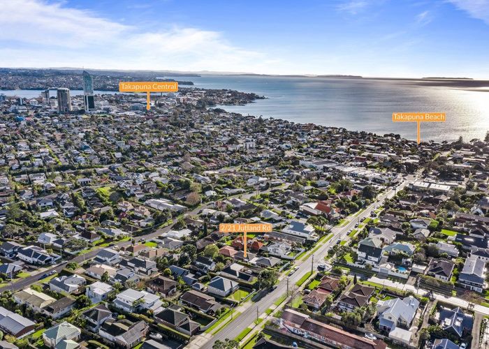  at 2/21 Jutland Road, Hauraki, Auckland