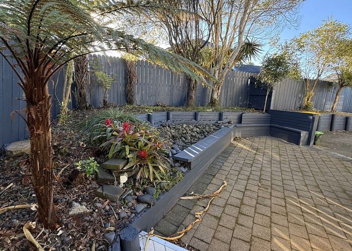  at 6 Chadlington Avenue, Henderson, Waitakere City, Auckland