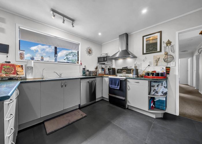  at 48 Fitzherbert Avenue, West Harbour, Waitakere City, Auckland