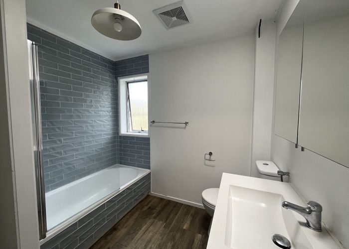  at 2/172 Beach Haven Road, Beach Haven, North Shore City, Auckland