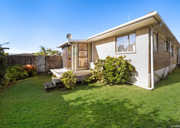  at 2/13 Northall Road, New Lynn, Waitakere City, Auckland