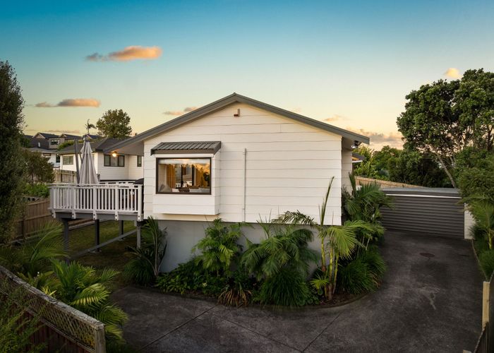  at 2/11 Skinner Road, Mount Wellington, Auckland