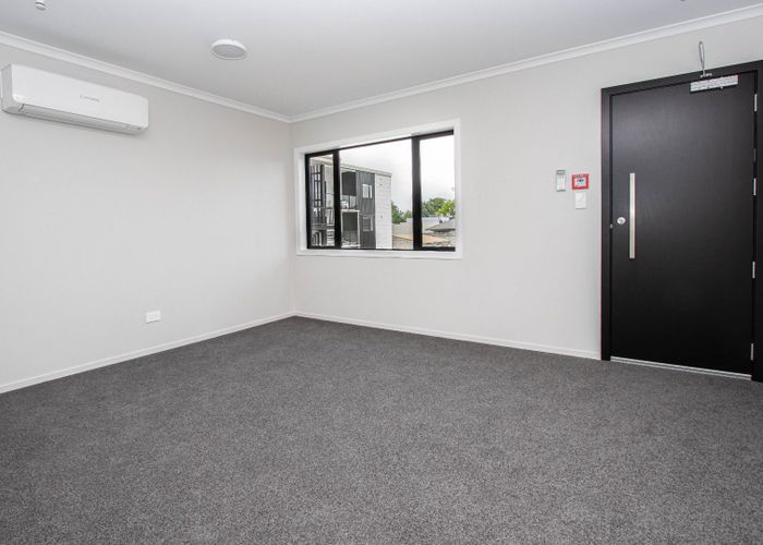  at 105/17 Vialou Street, Hamilton Central, Hamilton