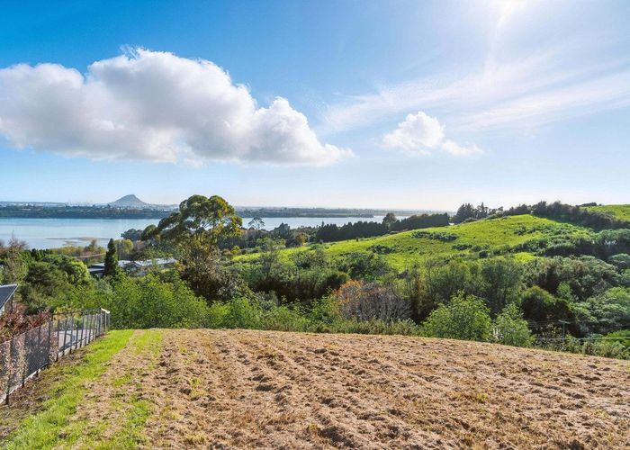  at 2 Ranginui Loop Road, Welcome Bay, Tauranga, Bay Of Plenty