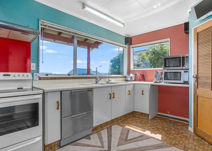 Free property data for 4 Ettrick Grove, Papakowhai, Porirua homes.co.nz