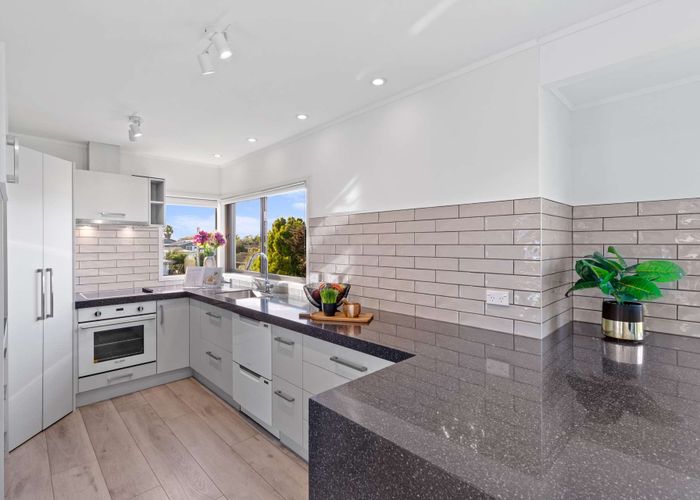  at 2/12 Stanley Avenue, Milford, Auckland