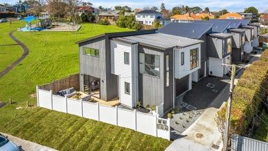  at 21B Montgomery Avenue, Belmont, Auckland