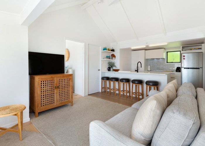  at AT/4 Bay Road, Palm Beach, Waiheke Island, Auckland