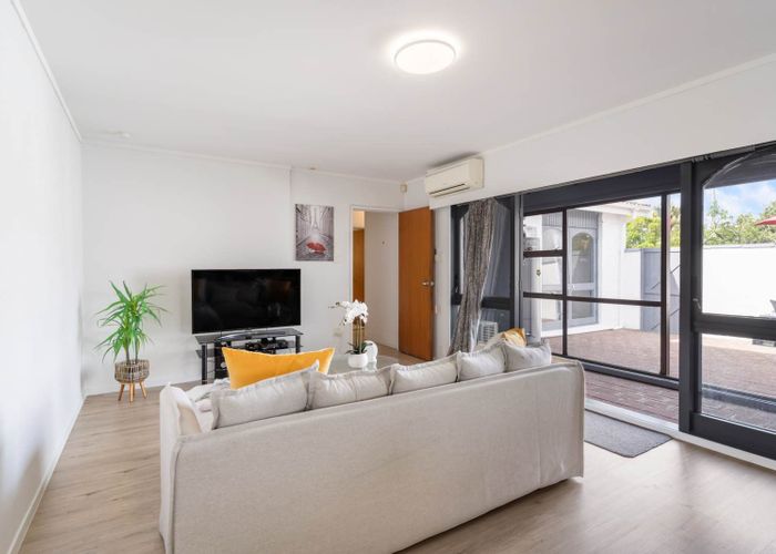  at 1/50 Casuarina Road, Half Moon Bay, Manukau City, Auckland