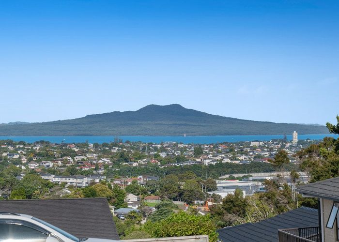  at 38 Sunset Road, Unsworth Heights, North Shore City, Auckland