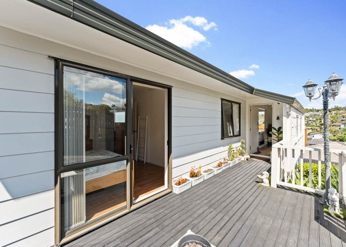  at 2/84 Totaravale Drive, Totara Vale, North Shore City, Auckland