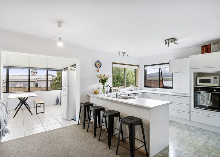  at 32 Kurnell Drive, Botany Downs, Auckland