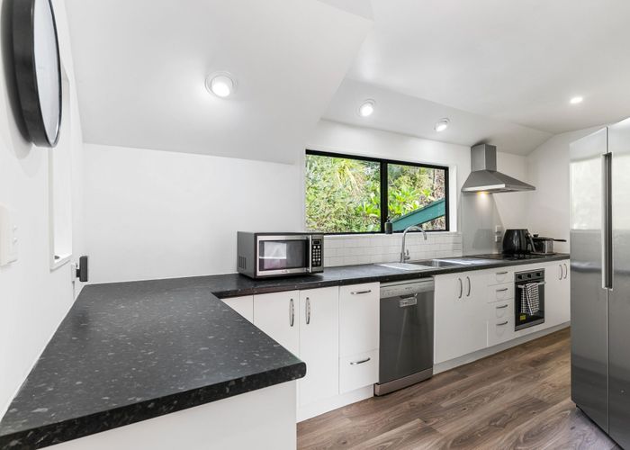  at 2/7 Almadale Place, Hillcrest, North Shore City, Auckland
