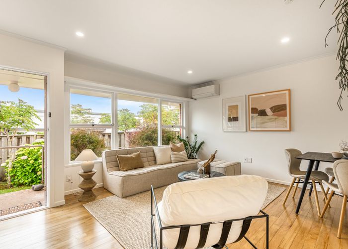  at 3/17 Saltburn Road, Milford, Auckland