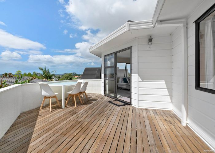  at 2/66 Picasso Drive, West Harbour, Auckland