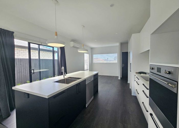  at 2/21 Blakes Road, Belfast, Christchurch