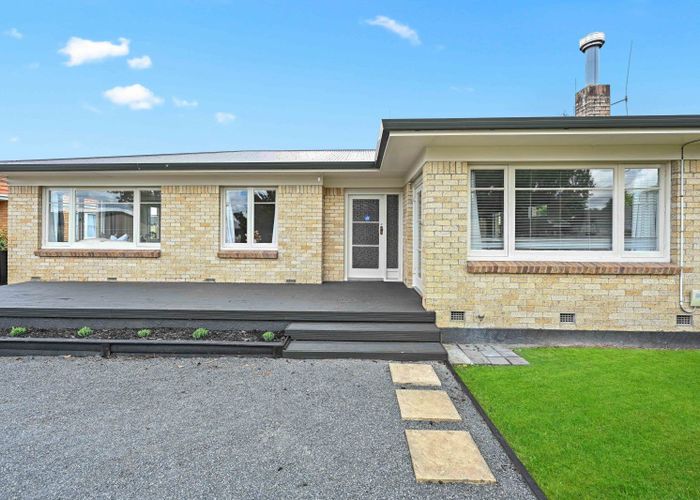  at 224 Fox Street, Hamilton East, Hamilton